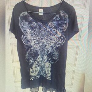 Chic Black Paisley Women's Tee